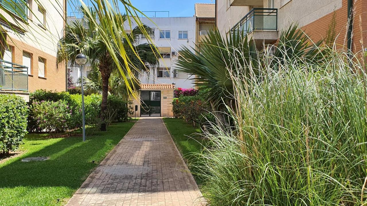 Universidad Del Mar - Alquiler Solo Familias Gandia Exterior photo